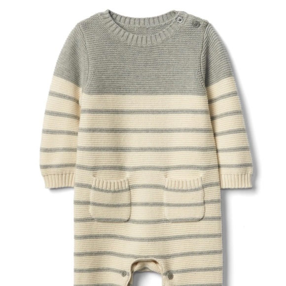 *SOLD* NWT Gap Baby striped long-sleeve onesie size 6-12m - Picture 1 of 6